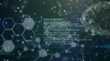 Veri işleme animasyonu ve siyah arkaplandaki lekeler. küresel iş ve dijital arayüz kavramı dijital olarak oluşturulmuş video.