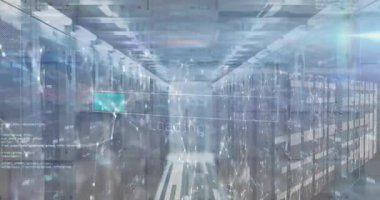 Sunucu odasında veri işleme animasyonu. küresel iş ve dijital arayüz kavramı dijital olarak oluşturulmuş video.