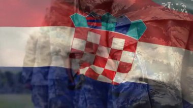 Çeşitli erkek askerler üzerinde Hırvat bayrağının canlandırılması. Vatanseverlik, silahlı kuvvetler ve dijital olarak üretilen ulusal savunma konsepti.