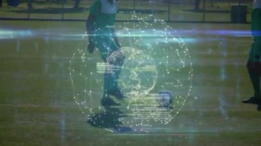 Futbol oyuncuları üzerinde bağlantıları ve veri işlemesi olan dünyanın animasyonu. Küresel spor, rekabet, iş dünyası, finans, bilgisayar ve veri işleme kavramı dijital olarak oluşturuldu.