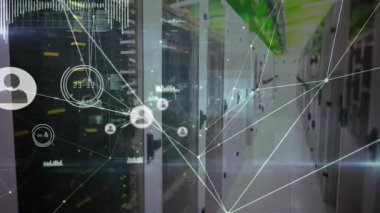 Modern ofis ağı üzerindeki simgelerle bağlantı ağının animasyonu. Küresel iş bağlantıları ve dijital arayüz konseptini dijital olarak oluşturur.