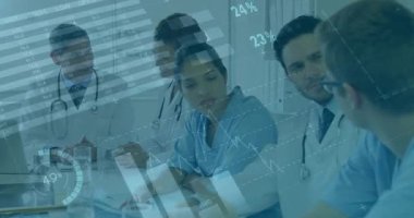Tıbbi veri animasyonunu analiz etmek, sağlık uzmanlarının ofiste toplantı yapması. analiz