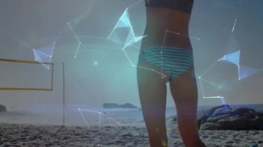 Plaj voleybolu atleti ağırlık değiştiriyor ve teknoloji gösterisinde holografik küreyi açıyor. Sporcu, spor, dijital, gelecekçi, yenilik, açık hava, aktif