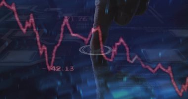 Adamın sağ işaret parmağını vuruyor, kolunun ön kısmı koyu renk, ileri teknoloji ürünü, kırmızı grafikle 42.13. Holografik, arayüz, görselleştirme, gösterge paneli, grafik, neon, devre