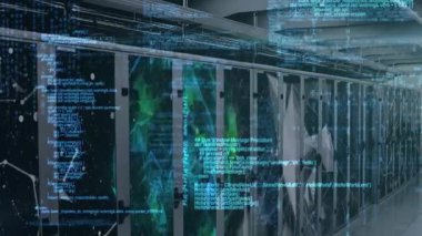 Sunucular üzerinde veri işleme ve küre animasyonu. Ağ, bilgisayarlar, veri işleme ve teknoloji konsepti dijital olarak oluşturulmuş video.