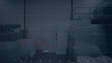 Depo ışığı söndükten sonra, paletlerin üzerinde kırmızı grafik yükseldi, mavi çubuklar akımları göstermek için dalgalanıyor. Sanayi, analitik, veri görselleştirme, dalgalanma, teknoloji, lojistik, modern