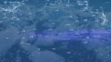 Gökyüzündeki bulutların üzerindeki bağlantılar ve mavi dijital dalgalar ağı. Küresel ağ ve iş teknolojisi kavramı