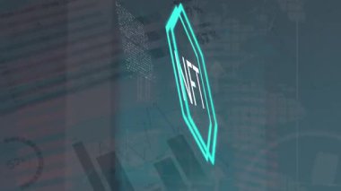 Beyaz arkaplan üzerinde veri işleme ve nft metin animasyonu. Küresel iş ve dijital arayüz kavramı dijital olarak oluşturulmuş video.