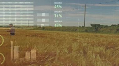 Spor stadyumunun üzerinde hareket halindeki grafiklerin veri işleme animasyonu. Küresel spor ve dijital ekran konsepti dijital olarak oluşturulmuş video.