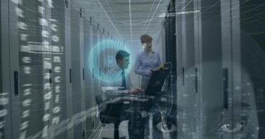 Akıllı telefon kullanarak iş adamının veri işleme animasyonu. Küresel iş bağlantıları dijital arayüz ve teknoloji konsepti dijital olarak oluşturulmuş video.