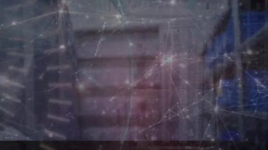 Veri işleme ve şekiller üzerinde beyaz bilim adamının animasyonu. Küresel iş ve dijital arayüz kavramı dijital olarak oluşturulmuş video.