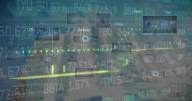 Karanlık arka planda finansal veri işleme animasyonu. Küresel iş ve veri işleme kavramı dijital olarak oluşturulmuş video.