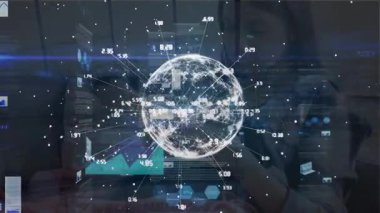 Animasyon bağlantıları ve akıllı telefon kullanan bir kadın. küresel ağ, bağlantılar ve teknoloji konsepti dijital olarak oluşturulmuş video.