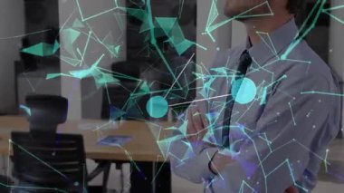 Çeşitli bağlantı ağları üzerinden bağlantı ağının animasyonu. Bağlantı ağı ağı. İş ağı bağlantıları teknolojisi ve dijital arayüz konsepti dijital olarak oluşturulmuş video.