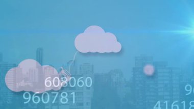 Şehir manzarası üzerinde veri işleme ve ortam simgelerinin animasyonu. Küresel iş ve dijital arayüz kavramı dijital olarak oluşturulmuş video.