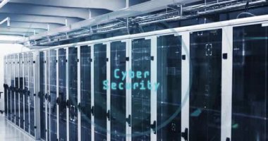 Bilgisayar sunucuları üzerinde anahtar simge ve veri işleme animasyonu. Küresel hesaplama, dijital arayüz ve veri işleme kavramı dijital olarak oluşturulmuş video.