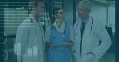 Çeşitli kadın ve erkek doktorların gülümsemesiyle ilgili grafik ve verilerin animasyonu. tıp, sağlık, ekonomi ve teknoloji kavramı. ,.