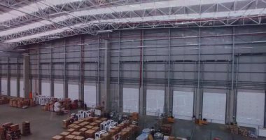 Depoda veri işleme animasyonu. Küresel iş ve dijital arayüz kavramı dijital olarak oluşturulmuş video.