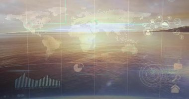 Günbatımında okyanus üzerinde dünya haritası ve veri analizi animasyonu. Küresel, teknoloji, dijital, yenilik, ufuk