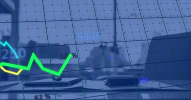 Boş ofis üzerinden finansal veri işleme animasyonu. Küresel iş, finans ve dijital arayüz kavramı dijital olarak oluşturulmuş video.
