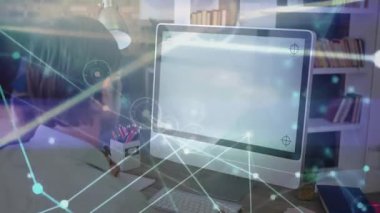 Uzman teknisyenler, veri analizi için ağ örgüsü oluşturan monitör boyunca ilerleyen parlak hatları izliyorlar. Teknoloji, yenilik, dijital, fütürizm, çalışma alanı, kavramsal, modern