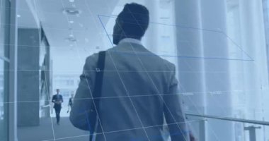 Çeşitli iş adamları üzerinde finansal veri işleme animasyonu. küresel bağlantılar, veri işleme ve dijital arayüz konsepti dijital olarak oluşturulmuş video.