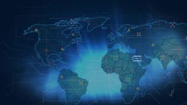 Dünya haritasında kara zemindeki soyut mavi kare şekillere karşı veri işleme işlemi. Bilgisayar arayüzü ve iş teknolojisi kavramı
