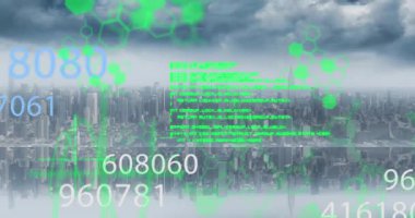 Şehir manzarası ve veri işleme üzerindeki şekillerin ve sayıların animasyonu. küresel iş, finans, bağlantılar ve dijital arayüz konsepti dijital olarak oluşturulmuş video.