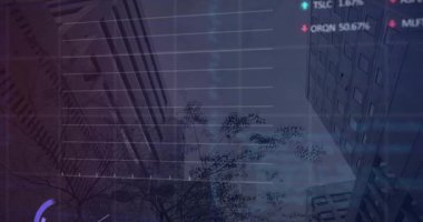 Şehir manzarası üzerinde veri işleme animasyonu. küresel iş ve dijital arayüz kavramı dijital olarak oluşturulmuş video.