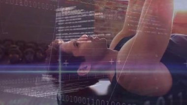 Kafkas sporcusu egzersizinde veri işleme animasyonu. global spor ve dijital arayüz konsepti dijital olarak oluşturulmuş video.