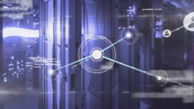Sunucu odasındaki simgeler ve veri işleme ağı animasyonu. küresel bağlantılar, bilgisayar ve dijital arayüz konsepti dijital olarak oluşturulmuş video.