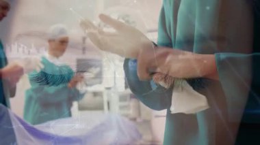 Cerrahın orta bölümüne karşı hastanede ameliyat eldiveni takan bir ağ. Sağlık ve tıbbi teknoloji kavramı