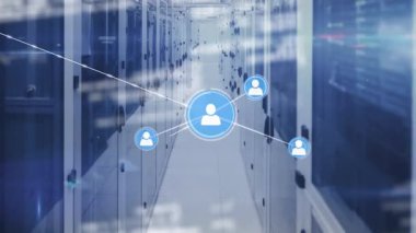 Sunucular üzerindeki simgelerle bağlantı ağının animasyonu. küresel ağ, bağlantılar ve teknoloji konsepti dijital olarak oluşturulmuş video.