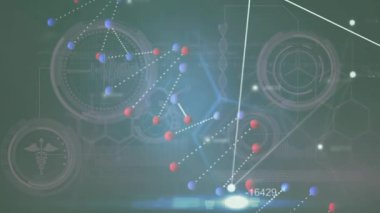 Veri işleme üzerinde dönen DNA iplikçiklerinin canlandırması. küresel bilim, bağlantılar, veri işleme ve dijital arayüz kavramı dijital olarak oluşturulmuş video.
