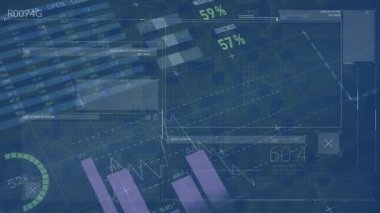 Arka planda bulutlu gökyüzüne karşı çok renkli bilgi arayüzünün canlandırması. Dijital bileşik, çoklu pozlama, rapor, iş dünyası, küresel ilerleme, soyut ve teknoloji kavramı.