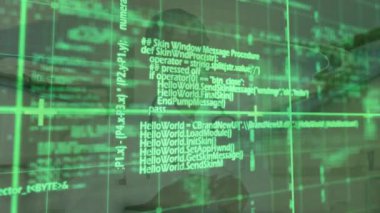 Mutlu Afro-Amerikan kadın doktor üzerinden dijital ekranda veri işleme animasyonu. Sağlık, tıp, veri işleme ve teknoloji konsepti dijital olarak oluşturulmuş video.