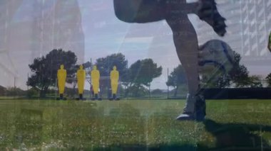 Animasyon sırasında finansal verilerin ve grafiklerin erkek futbolcuların bacaklarının üzerinde canlandırılması. Spor, eğitim, futbol, finans ve ekonomi konsepti dijital olarak oluşturulmuş video.