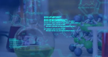 Laboratuvardaki laboratuvar ekipmanları üzerinden veri işleme animasyonu. küresel bilim ve dijital arayüz kavramı dijital olarak oluşturulmuş video.