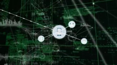 Siyah arkaplana karşı programlama dili üzerinde bağlı simge ve grafiklerin animasyonu. Dijital olarak üretilmiş, hologram, iletişim, kodlama, makine öğrenme, soyut ve teknoloji kavramı.