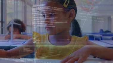 Çeşitli öğrencilerin öğrenmesi üzerine veri işleme animasyonu. Küresel eğitim ve dijital arayüz kavramı dijital olarak oluşturulmuş video.