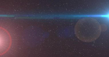 Işıldayan yoğun yıldız alanı derin uzayı siyan çizgileriyle, mavi-beyaz hayaletlerle, kırmızı halkalarla dolduruyor. Kozmik, alev, nebula, halo, yıldızlar, promo, sinematik