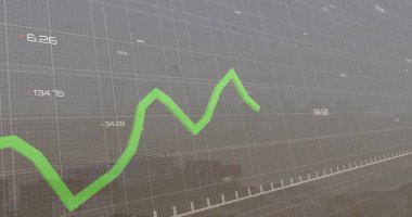 Rakamsal etiketlerle ticaret ekranı ızgarasında yükselen ve düşen kalın yeşil 3D çizgi grafiği gösteriliyor. Gösterge paneli, görselleştirme, veri, analiz, finans, perspektif, zümrüt