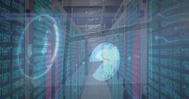 Önde gelen veri merkezi koridorunda sunucu rafları ve LED ışıkları holografik dünya örtüleriyle gösteriliyor. Koridor, altyapı, ekipman, dolaplar, ağ, kablo şebekesi