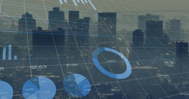 Şehir merkezinde üç boyutlu şebeke, halka, pasta, çizgi grafikleri, sayısal etiketleri gösteren bir finans örtüsü. Kentsel, şehir manzarası, ufuk çizgisi, fütüristik, şeffaf, analitik, gösterge paneli