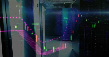 Veri merkezi koridorunda şamdan grafikleri gösteren sunucu rafları gösteriliyor, morumsu trend çizgisi ile birlikte. Dolaplar, ekipmanlar, cam, kılavuz, kaplama, gelecekçi, teknoloji