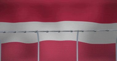 Sarmalı dikenli teller, metal direkler, çevredeki üst kablolar, çizgili bayraklar ile tel örgüyü engelliyor. Bariyer, dikenli, ağ, güvenlik, sanayi, sade, açık hava