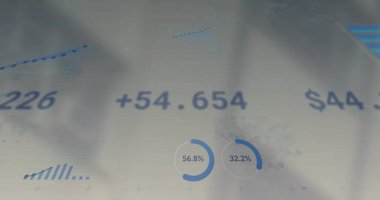 Soluk yarı saydam yüzeyde analitik gösterge paneli% 54.654 $44 56.8 ve% 32.2 gösteriyor. Veri, metrik, içgörü, gelir, büyüme, eğilimler, finans