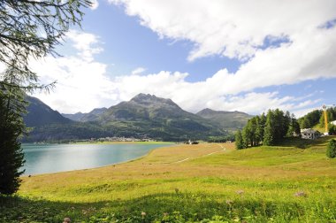 Engadine Vadisi ve göl