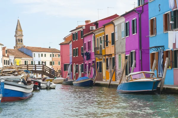Water and buildings in Burano — Stock Photo, Image