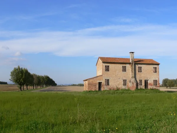 Grande casa in cuntryside — Foto Stock